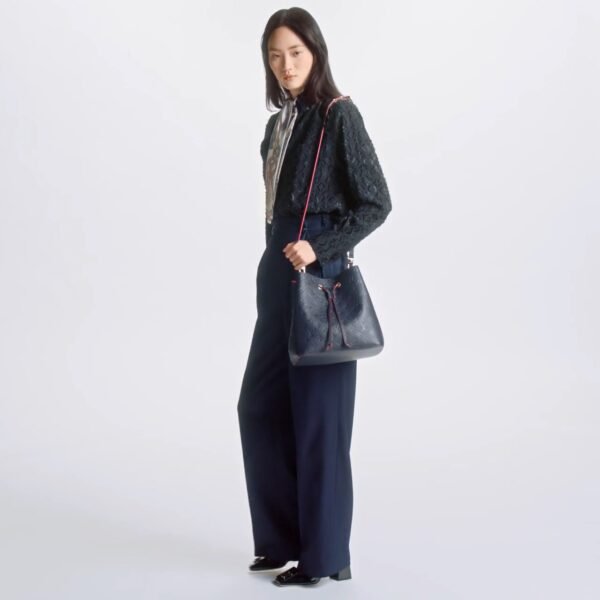 louis-vuitton-n_C3_A9ono_C3_A9-mm-monogram-empreinte-leather-handbags-M45306_PM1_2.jpg Louis Vuitton Néonoé MM Navy M45306